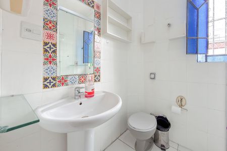 Casa à venda com 128m², 3 quartos e sem vaga Casa à venda com 128m², 3 quartos e sem vagaBanheiro Corredor