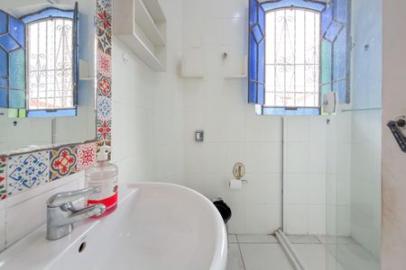 Casa à venda com 128m², 3 quartos e sem vaga Casa à venda com 128m², 3 quartos e sem vagaBanheiro Corredor