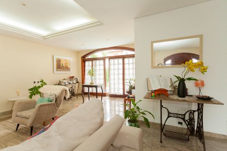 Sala de casa à venda com 4 quartos, 350m² em Jardim Teresa, São Paulo