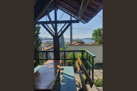 Casa à venda com 4 quartos, 374m² em Charitas, Niterói