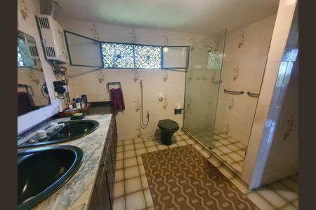 Casa à venda com 4 quartos, 374m² em Charitas, Niterói