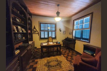 Casa à venda com 4 quartos, 374m² em Charitas, Niterói