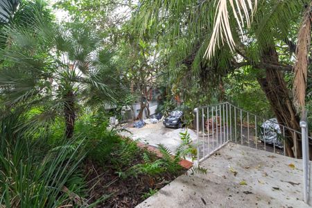 Casa à venda com 247m², 4 quartos e 2 vagas Casa à venda com 247m², 4 quartos e 2 vagasEntada