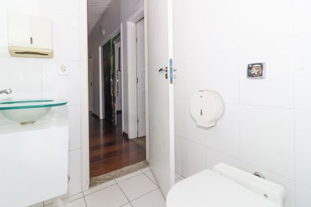 Casa à venda com 247m², 4 quartos e 2 vagas Casa à venda com 247m², 4 quartos e 2 vagasBanheiro 2