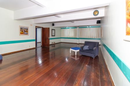 Casa à venda com 247m², 4 quartos e 2 vagas Casa à venda com 247m², 4 quartos e 2 vagasÁrea comum - Piso inferior