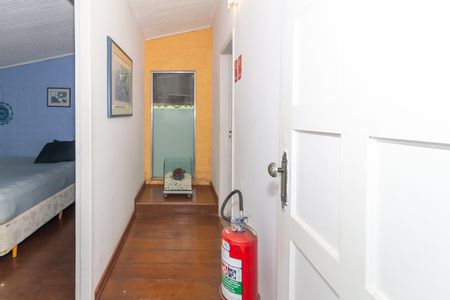 Casa à venda com 247m², 4 quartos e 2 vagas Casa à venda com 247m², 4 quartos e 2 vagasQuarto 6