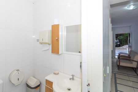 Casa à venda com 247m², 4 quartos e 2 vagas Casa à venda com 247m², 4 quartos e 2 vagasBanheiro de Serviço