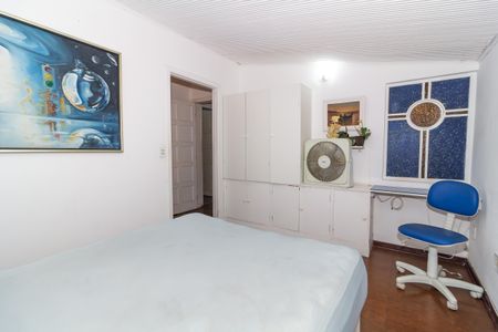 Casa à venda com 247m², 4 quartos e 2 vagas Casa à venda com 247m², 4 quartos e 2 vagasQuarto 6