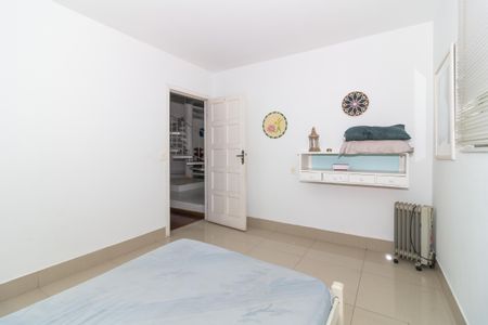 Casa à venda com 247m², 4 quartos e 2 vagas Casa à venda com 247m², 4 quartos e 2 vagasQuarto 1