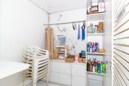 Casa à venda com 247m², 4 quartos e 2 vagas Casa à venda com 247m², 4 quartos e 2 vagasQuarto de Serviço