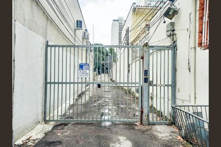 Casa à venda com 247m², 4 quartos e 2 vagas Casa à venda com 247m², 4 quartos e 2 vagasFachada