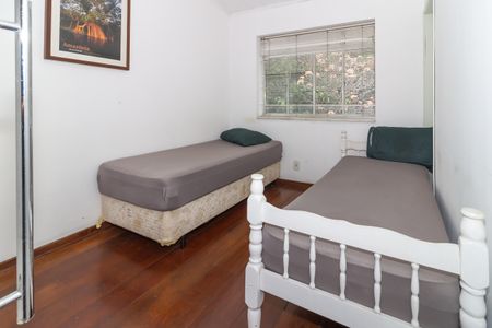 Casa à venda com 247m², 4 quartos e 2 vagas Casa à venda com 247m², 4 quartos e 2 vagasQuarto 4