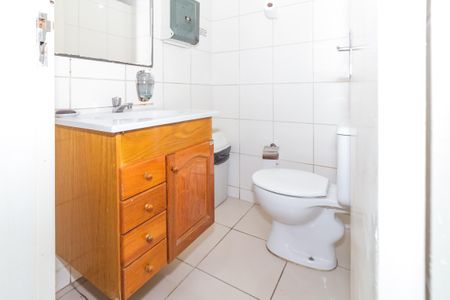 Casa à venda com 247m², 4 quartos e 2 vagas Casa à venda com 247m², 4 quartos e 2 vagasBanheiro de Serviço