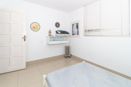 Casa à venda com 247m², 4 quartos e 2 vagas Casa à venda com 247m², 4 quartos e 2 vagasQuarto 1