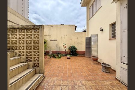 Casa à venda com 200m², 5 quartos e 4 vagas Casa à venda com 200m², 5 quartos e 4 vagasQuintal