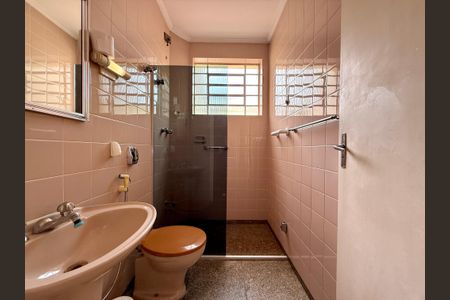 Casa à venda com 200m², 5 quartos e 4 vagas Casa à venda com 200m², 5 quartos e 4 vagasBanheiro Social 2