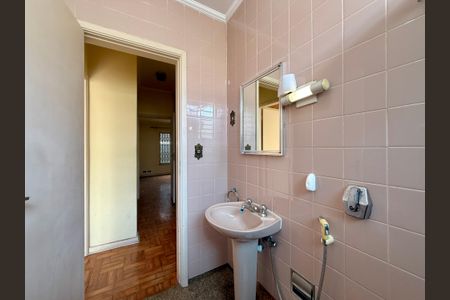 Casa à venda com 200m², 5 quartos e 4 vagas Casa à venda com 200m², 5 quartos e 4 vagasBanheiro Social 2