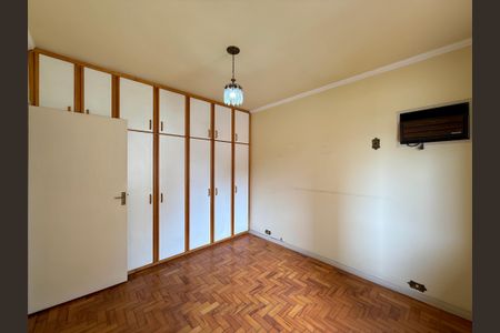 Casa à venda com 200m², 5 quartos e 4 vagas Casa à venda com 200m², 5 quartos e 4 vagasQuarto 4