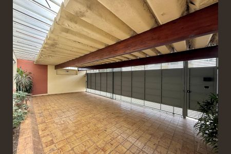 Casa à venda com 200m², 5 quartos e 4 vagas Casa à venda com 200m², 5 quartos e 4 vagasGaragem