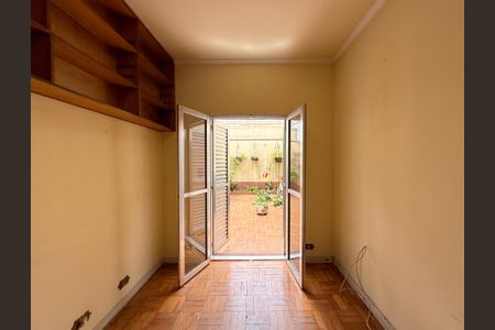 Casa à venda com 200m², 5 quartos e 4 vagas Casa à venda com 200m², 5 quartos e 4 vagasQuarto 5