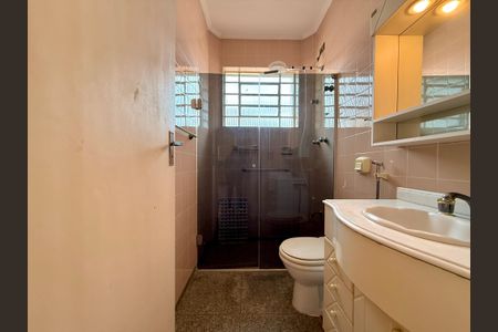 Casa à venda com 200m², 5 quartos e 4 vagas Casa à venda com 200m², 5 quartos e 4 vagasBanheiro Social 1