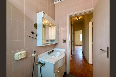 Casa à venda com 200m², 5 quartos e 4 vagas Casa à venda com 200m², 5 quartos e 4 vagasBanheiro Social 1