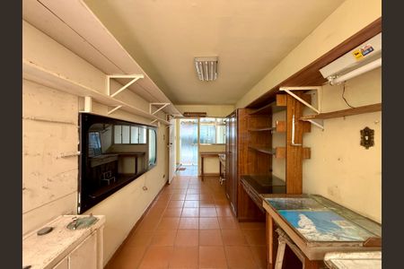 Casa à venda com 200m², 5 quartos e 4 vagas Casa à venda com 200m², 5 quartos e 4 vagasOficina/Atelie