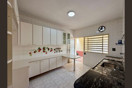 Casa à venda com 200m², 5 quartos e 4 vagas Casa à venda com 200m², 5 quartos e 4 vagasCozinha