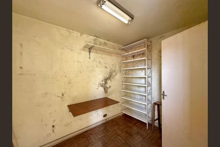 Casa à venda com 200m², 5 quartos e 4 vagas Casa à venda com 200m², 5 quartos e 4 vagasQuarto de Serviço