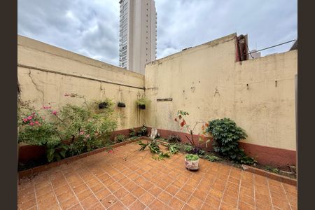 Casa à venda com 200m², 5 quartos e 4 vagas Casa à venda com 200m², 5 quartos e 4 vagasQuintal