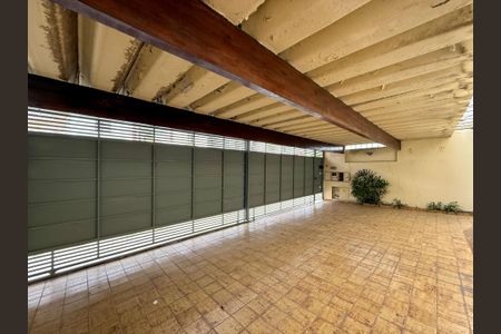 Casa à venda com 200m², 5 quartos e 4 vagas Casa à venda com 200m², 5 quartos e 4 vagasGaragem