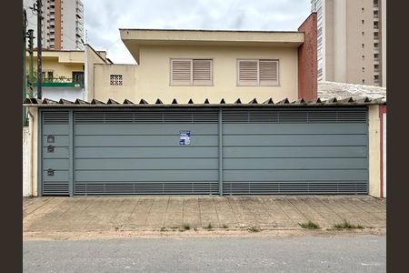 Casa à venda com 200m², 5 quartos e 4 vagas Casa à venda com 200m², 5 quartos e 4 vagasFachada