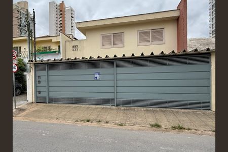 Casa à venda com 200m², 5 quartos e 4 vagas Casa à venda com 200m², 5 quartos e 4 vagasFachada