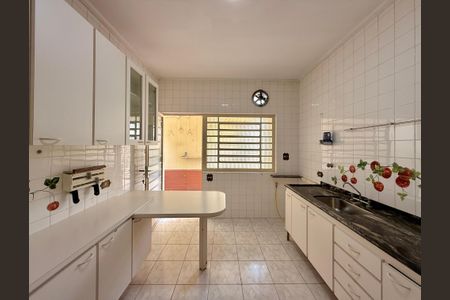 Casa à venda com 200m², 5 quartos e 4 vagas Casa à venda com 200m², 5 quartos e 4 vagasCozinha