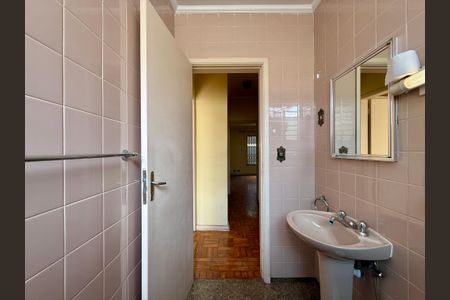 Casa à venda com 200m², 5 quartos e 4 vagas Casa à venda com 200m², 5 quartos e 4 vagasBanheiro Social 2