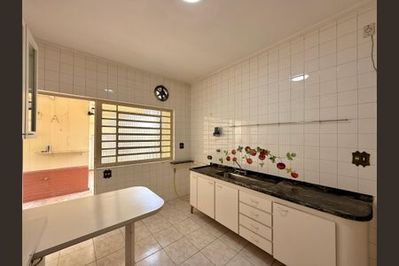 Casa à venda com 200m², 5 quartos e 4 vagas Casa à venda com 200m², 5 quartos e 4 vagasCozinha