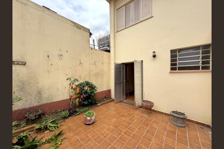 Casa à venda com 200m², 5 quartos e 4 vagas Casa à venda com 200m², 5 quartos e 4 vagasQuintal