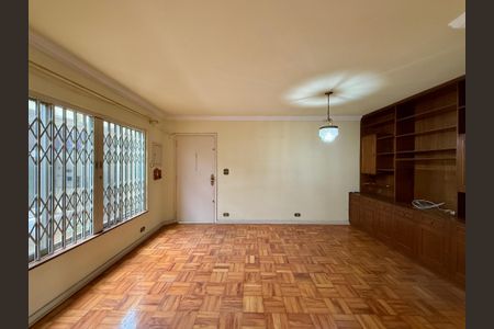 Casa à venda com 200m², 5 quartos e 4 vagas Casa à venda com 200m², 5 quartos e 4 vagasSala