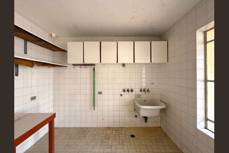 Casa à venda com 200m², 5 quartos e 4 vagas Casa à venda com 200m², 5 quartos e 4 vagasÁrea de Serviço