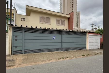 Casa à venda com 200m², 5 quartos e 4 vagas Casa à venda com 200m², 5 quartos e 4 vagasFachada
