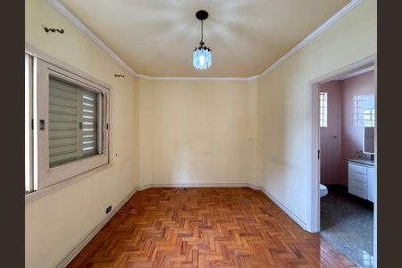 Casa à venda com 200m², 5 quartos e 4 vagas Casa à venda com 200m², 5 quartos e 4 vagasSuíte