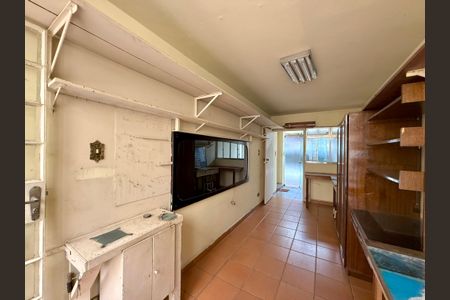 Casa à venda com 200m², 5 quartos e 4 vagas Casa à venda com 200m², 5 quartos e 4 vagasOficina/Atelie