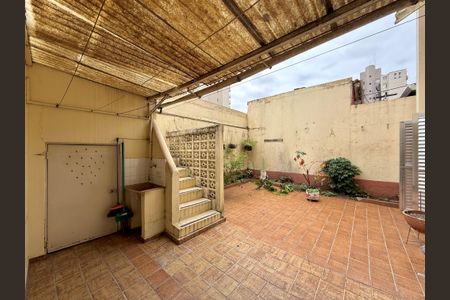 Casa à venda com 200m², 5 quartos e 4 vagas Casa à venda com 200m², 5 quartos e 4 vagasQuintal