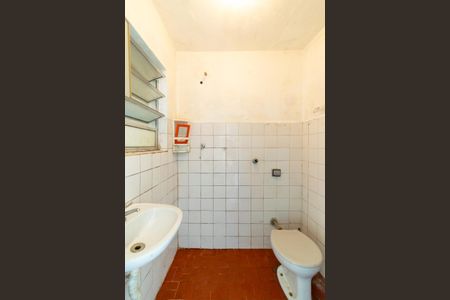 Banheiro de casa para alugar com 1 quarto, 18m² em Vila Guarani (zona Sul), São Paulo