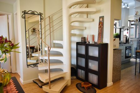 Apartamento à venda com 135m², 2 quartos e 3 vagasEscada