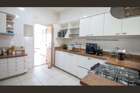 Apartamento à venda com 130m², 3 quartos e 2 vagasCozinha