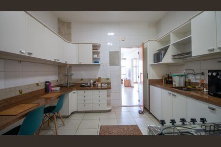 Apartamento à venda com 130m², 3 quartos e 2 vagasCozinha