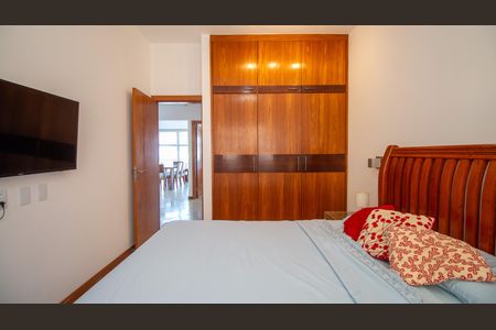 Apartamento à venda com 130m², 3 quartos e 2 vagasQuarto 2