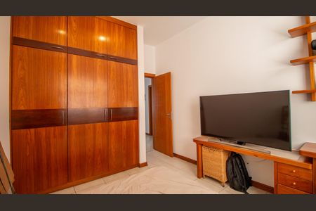 Apartamento à venda com 130m², 3 quartos e 2 vagasQuarto 3