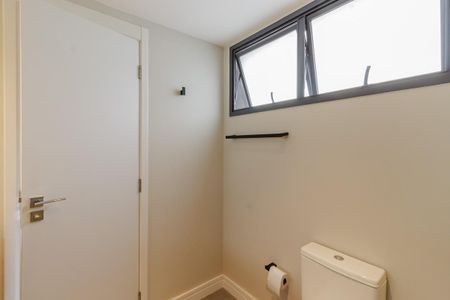 Apartamento à venda com 150m², 3 quartos e 2 vagas Apartamento à venda com 150m², 3 quartos e 2 vagasBanheiro da Suíte 1